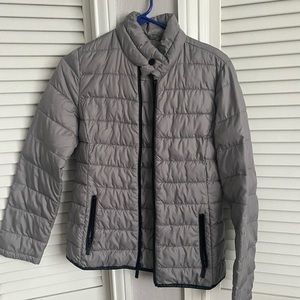 gray puffer jacket